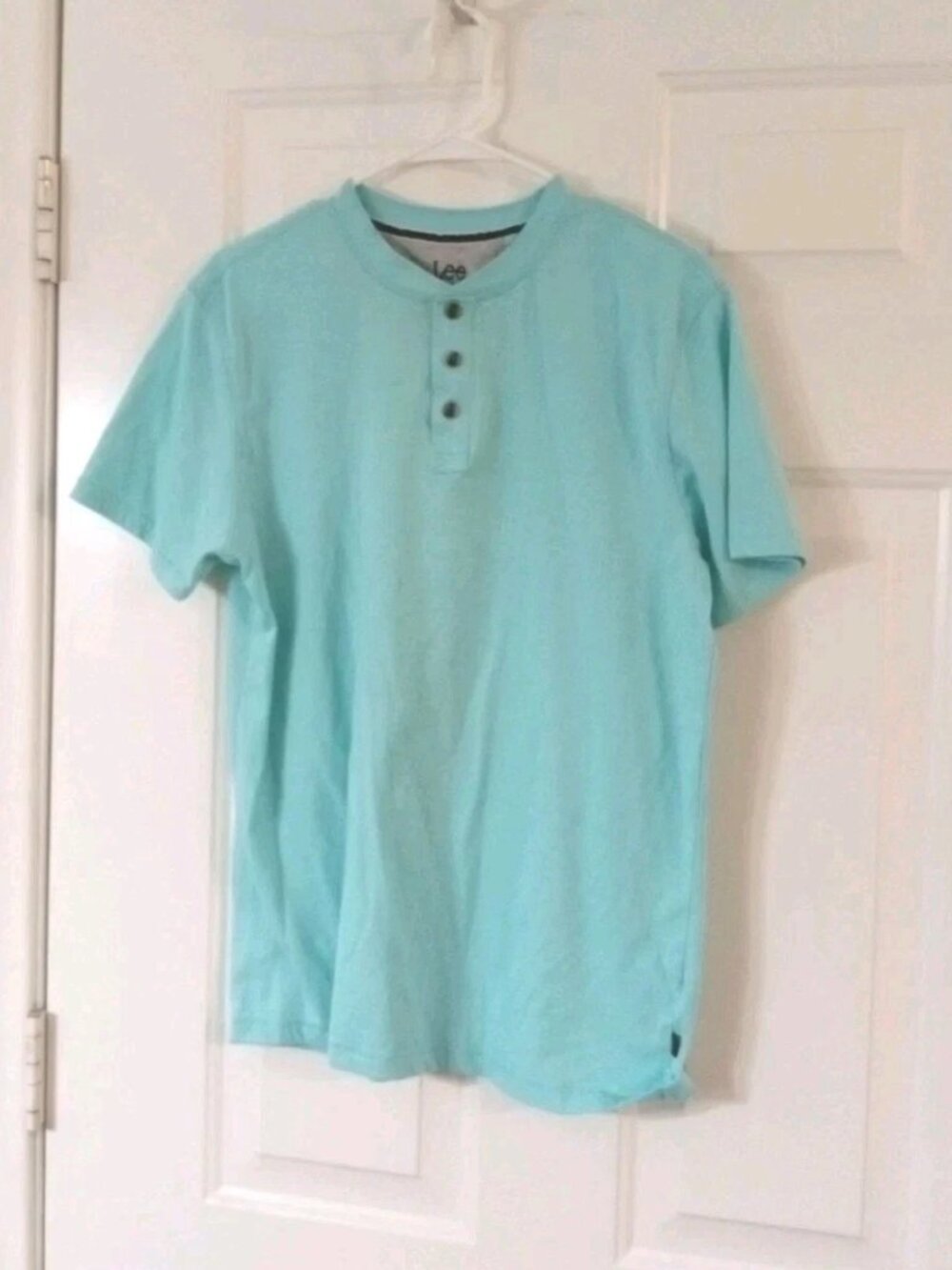 Lee Men’s Medium Light Blue Henley Button Neck Short Sleeve Shirt